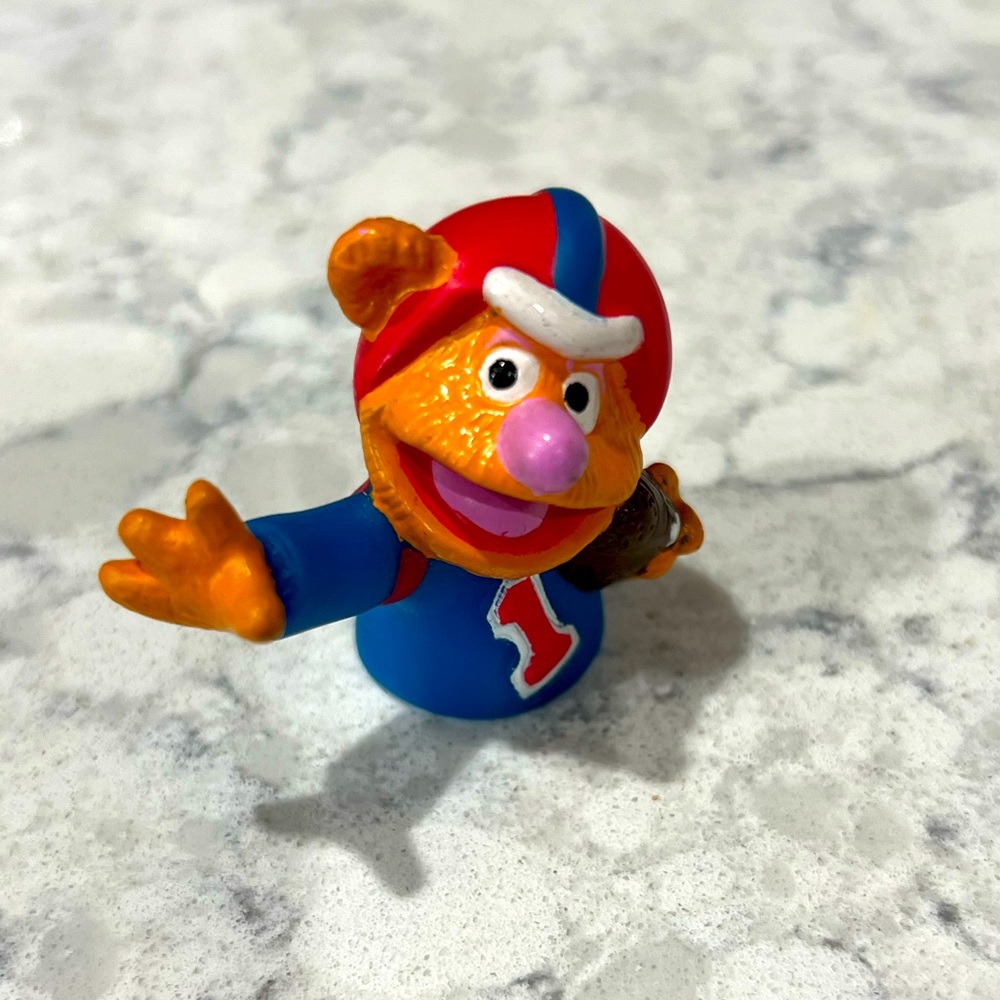VINTAGE Fozzy Bear Finger Puppet Football Muppets